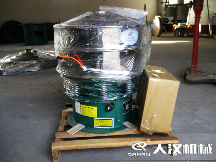 三氯蔗糖粉超声波振动筛采用不锈钢+碳钢材质的产品能够更好的节省成本，同时能够达到想要的筛分效果。
